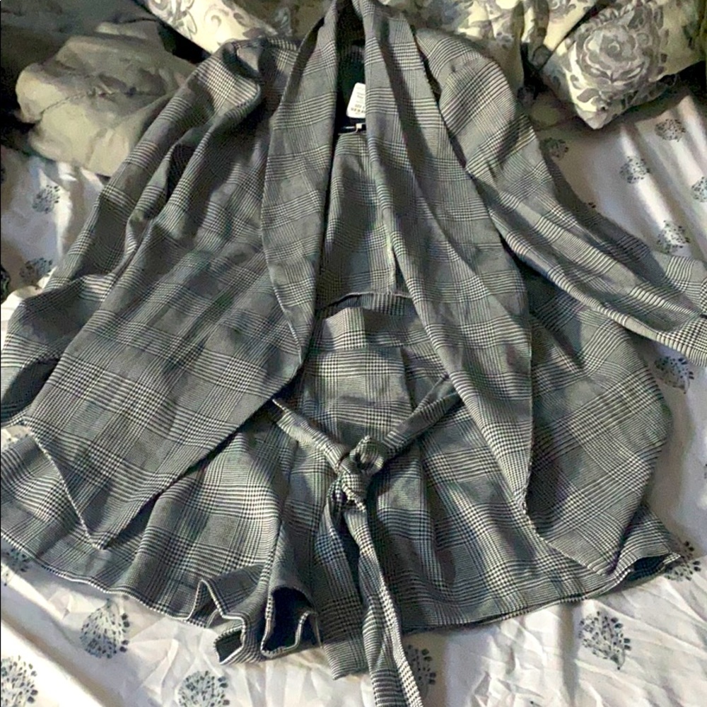 A Fashion nova blazer set